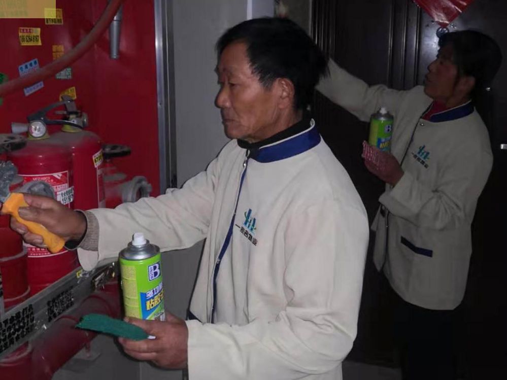 开荒清理小广告保洁
